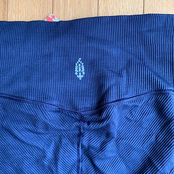 Free People FP Movement Free Throw Legging | NWT Imperfection | Size S | Navy - Picture 6 of 7